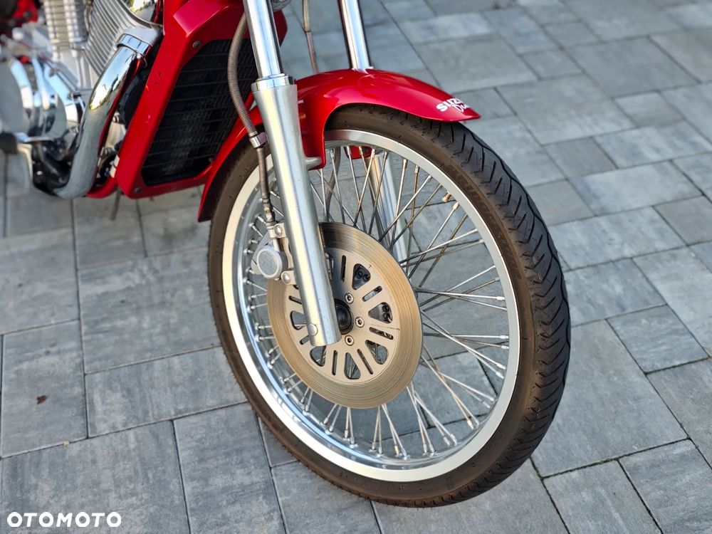 Suzuki Intruder - 32