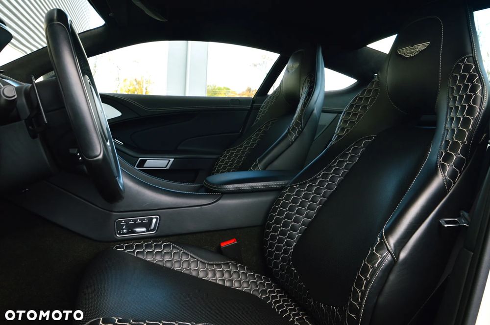Aston Martin V12 Vanquish - 21