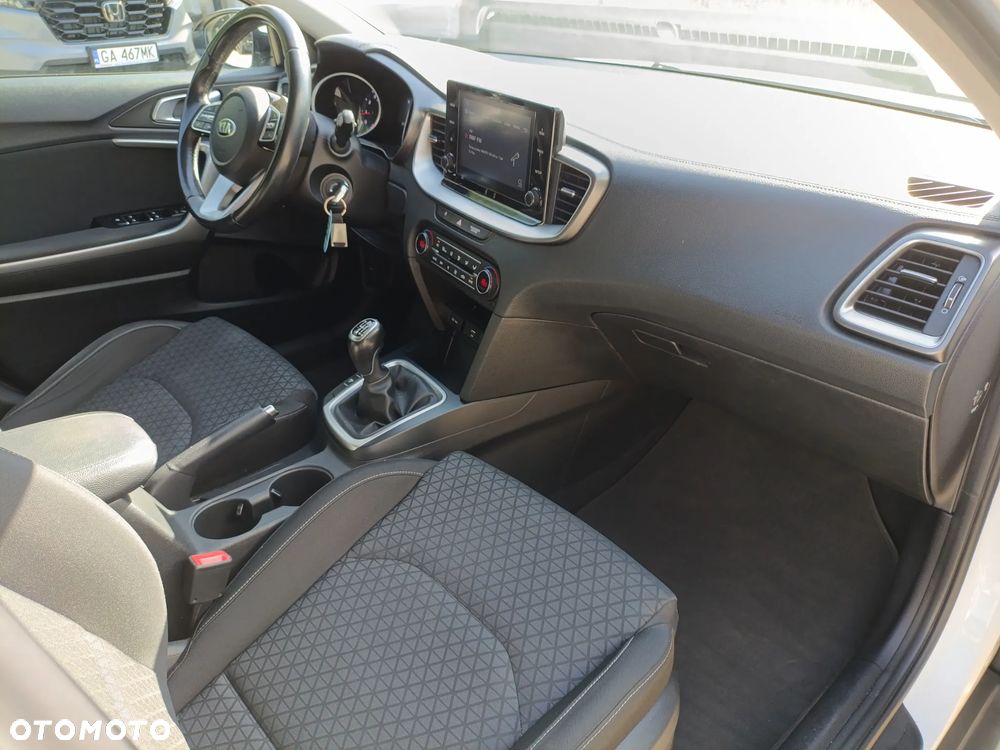 Kia XCeed 1.5 T-GDI M - 16