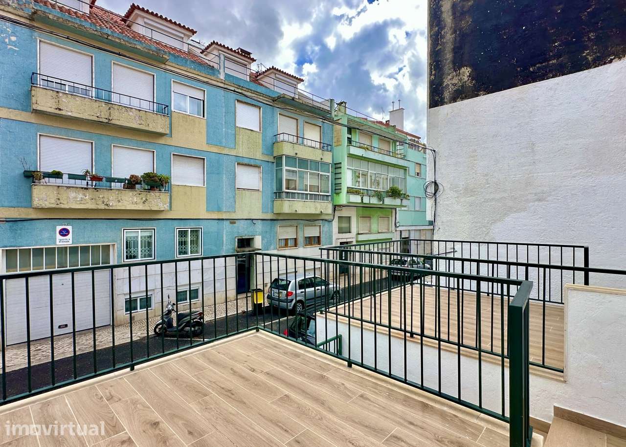 Moradia T3 em Banda Totalmente Renovada com Terraço - Avenidas Novas - Grande imagem: 5/23