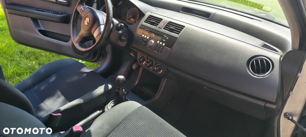 Suzuki Swift 1.3 Club - 16