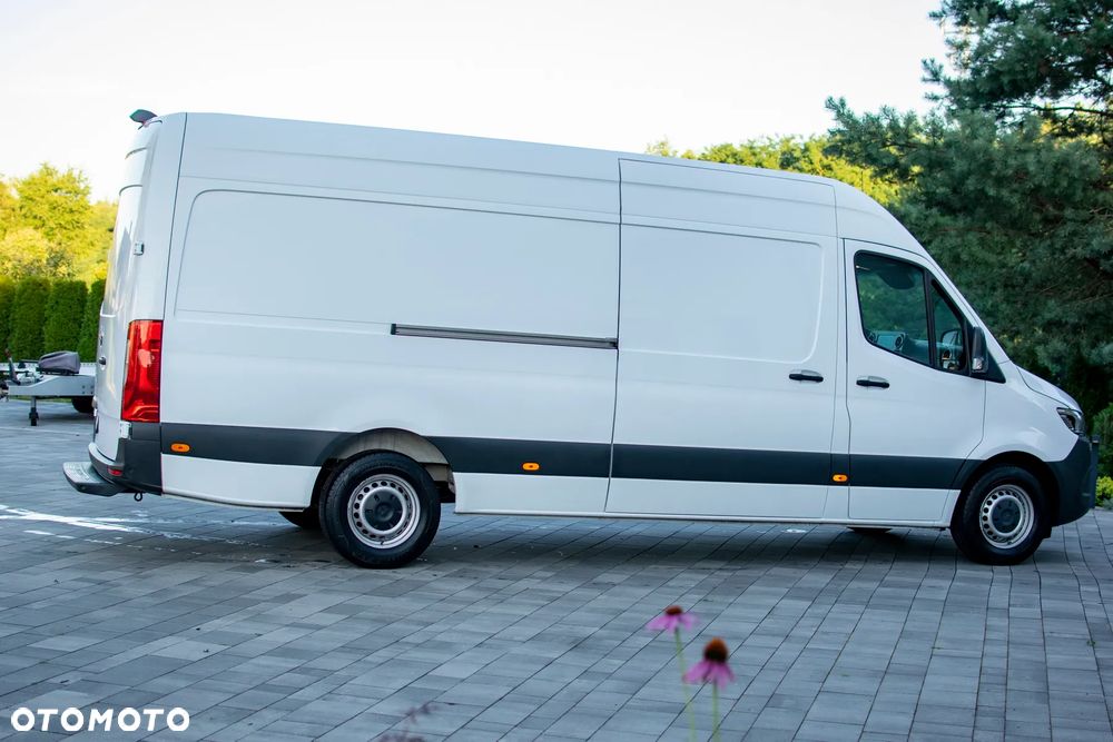 Mercedes-Benz Sprinter 319 - 12