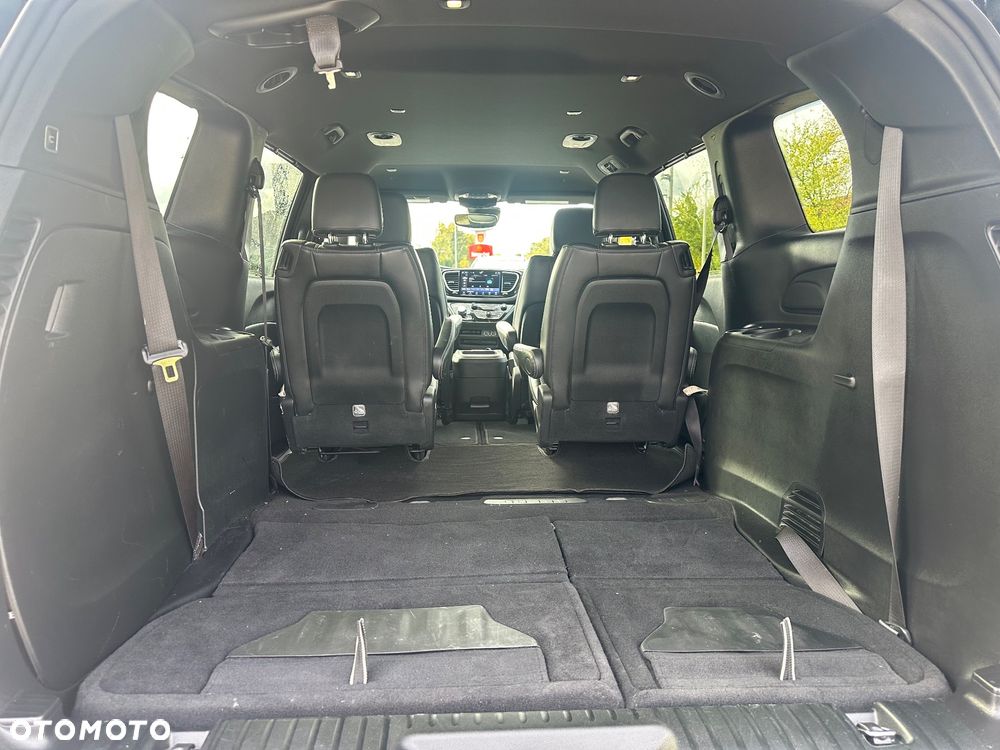 Chrysler Pacifica - 16
