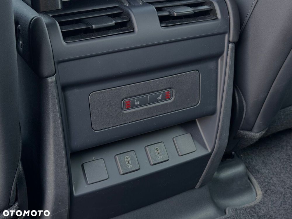 Land Rover Defender - 27