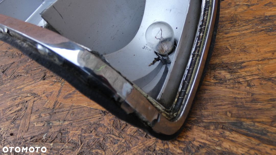BMW E24 LAMPA PRAWY TYŁ KOMPLETNA - 11