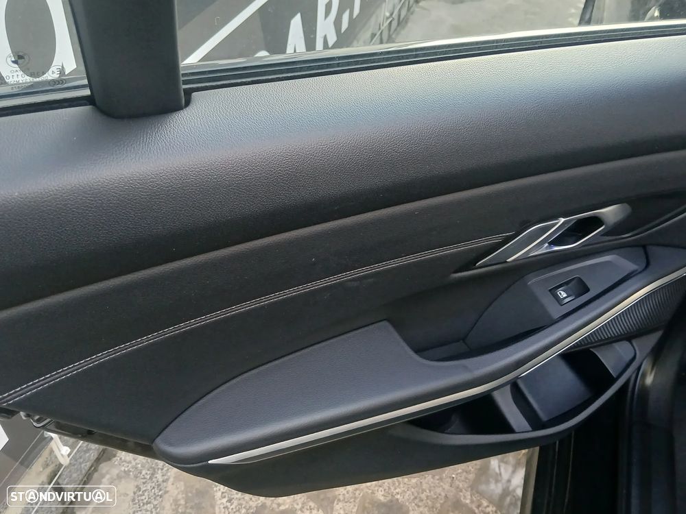 BMW 318 d Line Sport Auto - 29