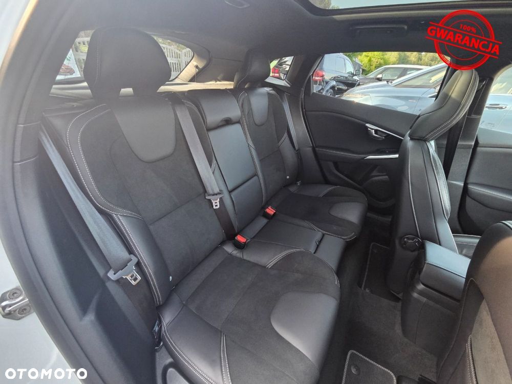 Volvo V40 - 25