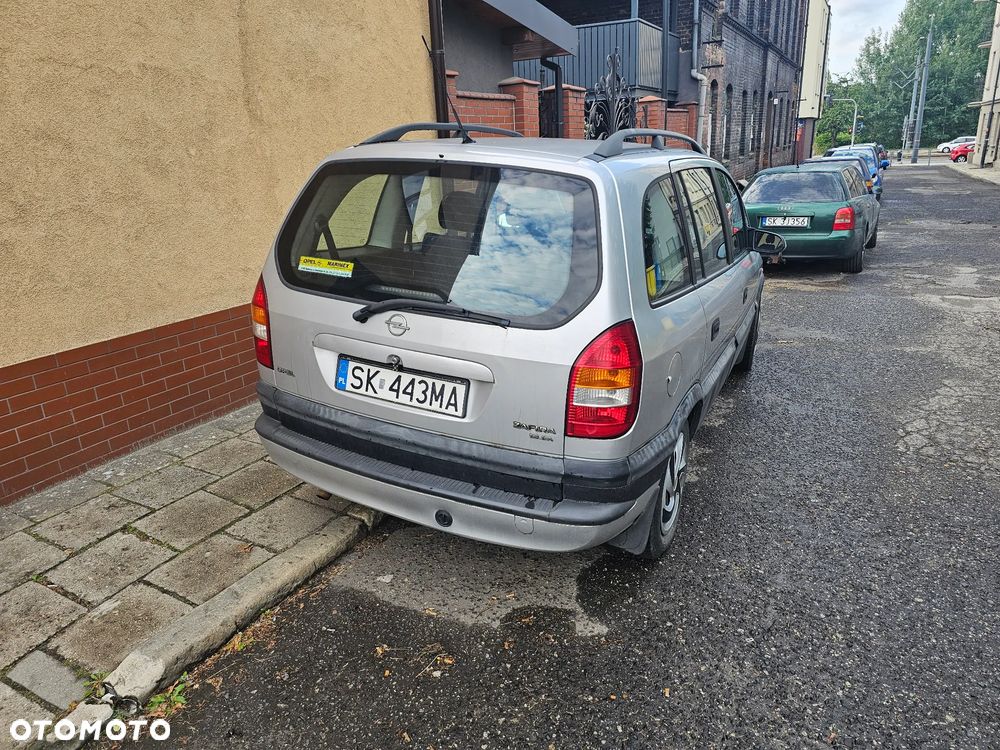 Opel Zafira 1.6 16V Comfort - 2