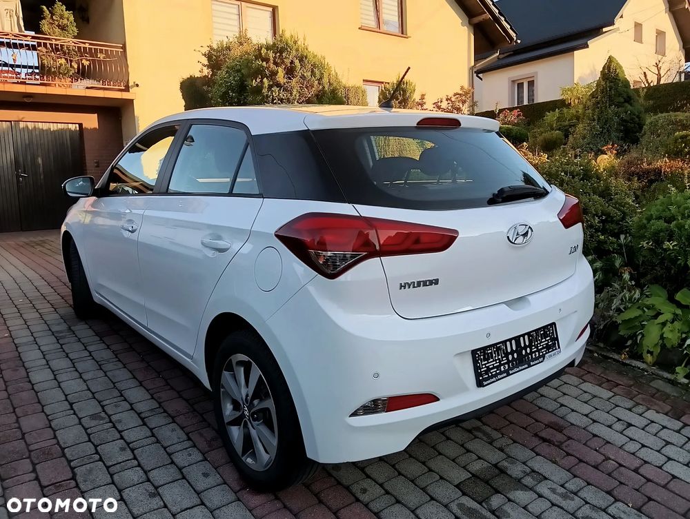 Hyundai i20 1.4 Comfort EU5 - 7