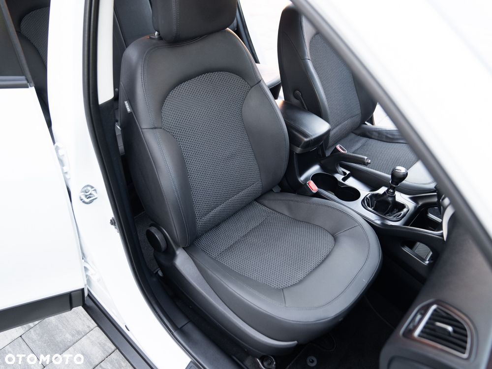 Hyundai ix35 1.7 CRDi Comfort 2WD - 26