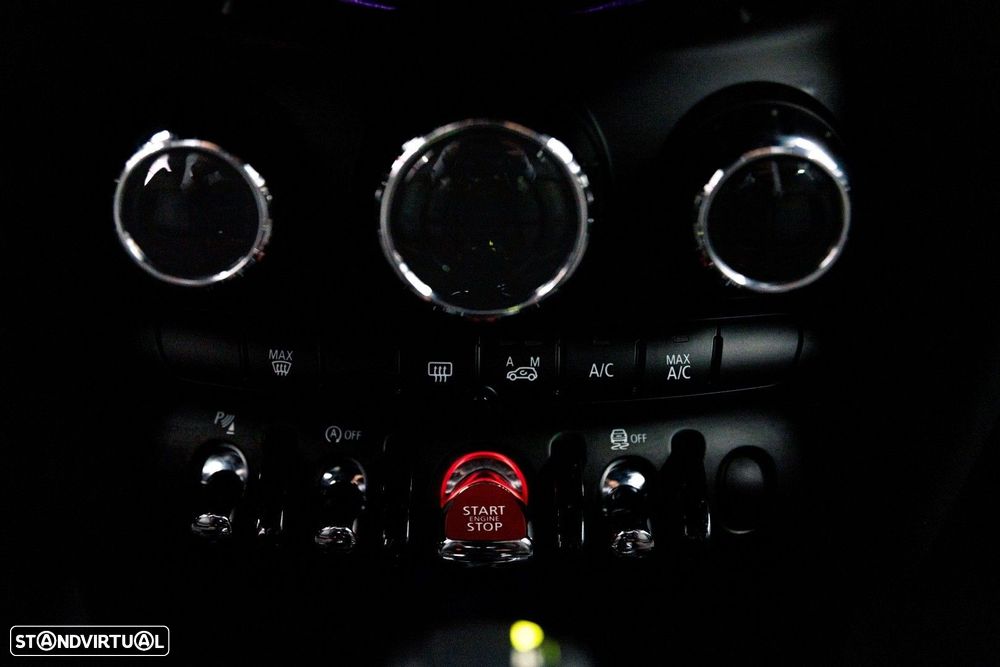 MINI 5 Portas Cooper D Auto - 36