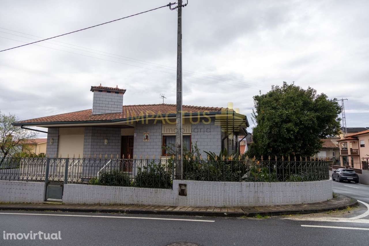 Moradia térrea T3 em S. Mamede do Coronado - Grande imagem: 2/23