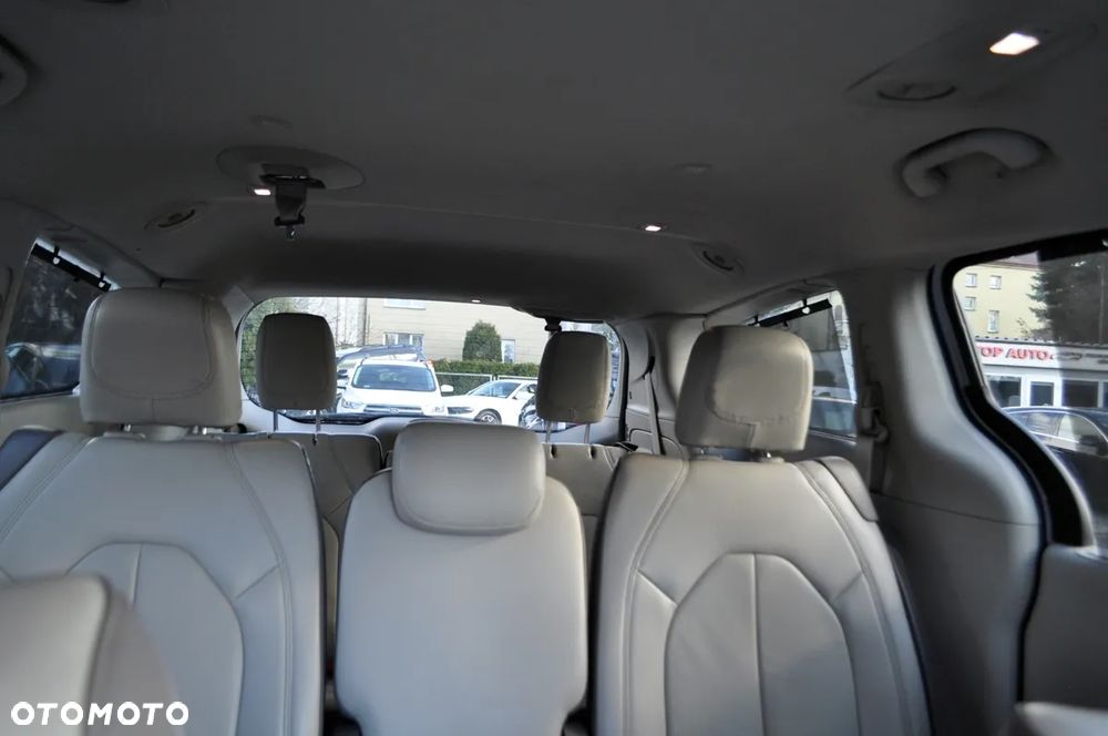 Chrysler Pacifica - 28