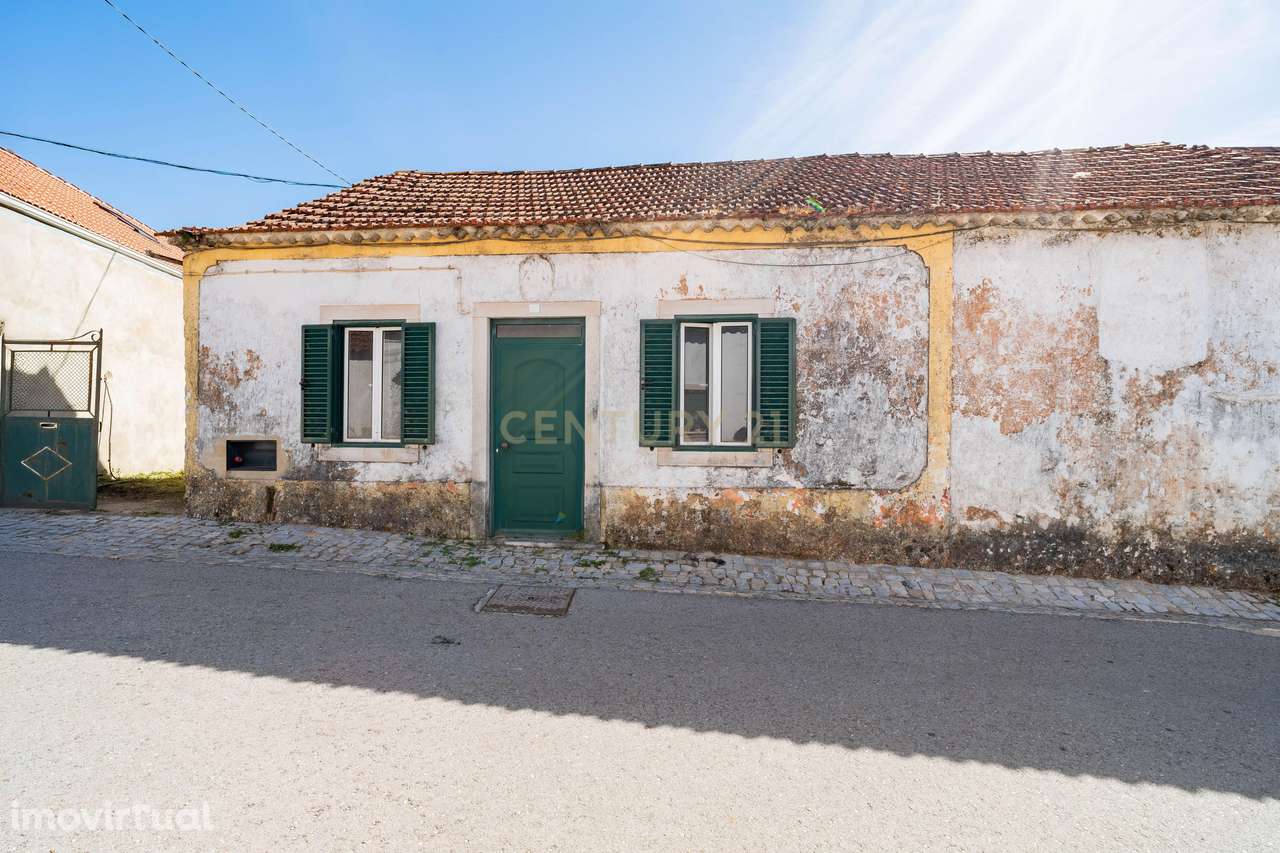 Moradia térrea para recuperar com potencial em Covão do Coelho  Minde - Grande imagem: 3/26