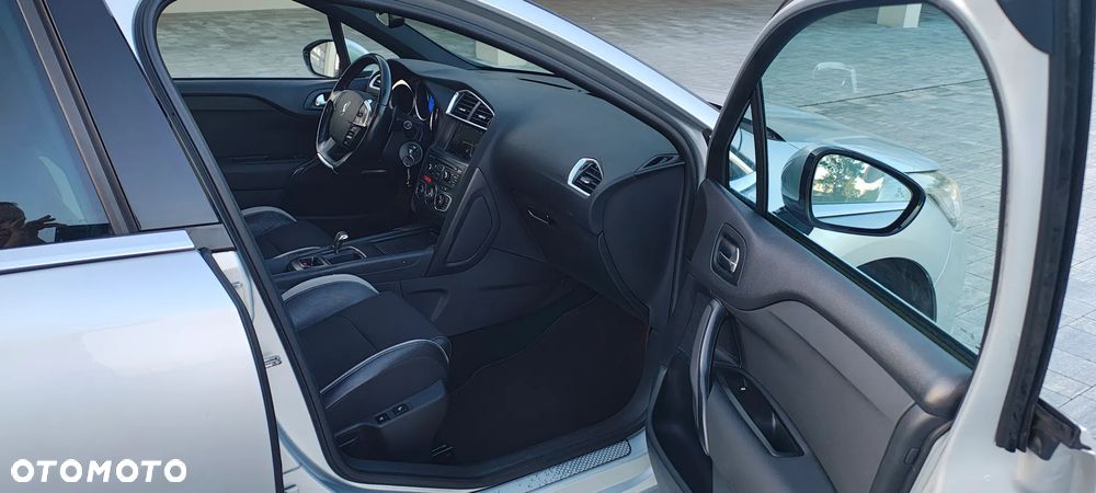 Citroën DS4 1.6 e-HDi SoChic MCP - 24