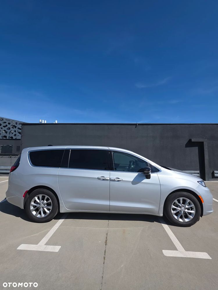 Chrysler Pacifica - 4