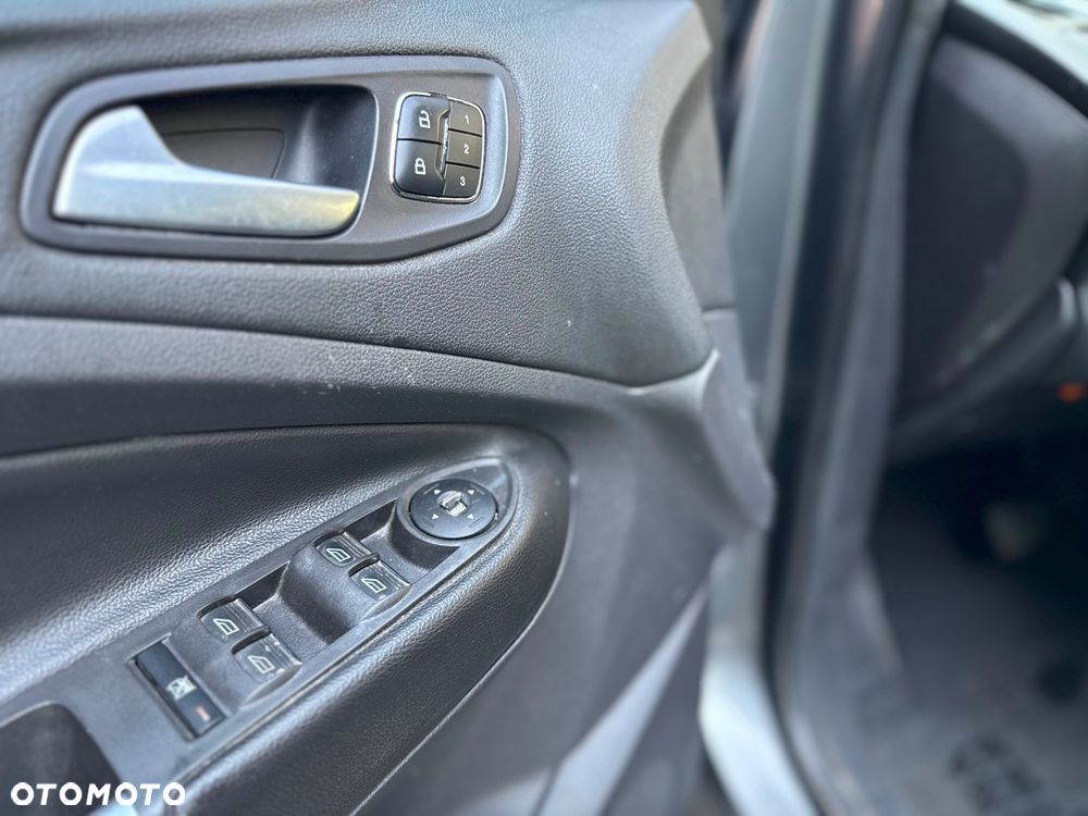 Ford Escape 2.0 EcoBoost AWD Titanium - 12