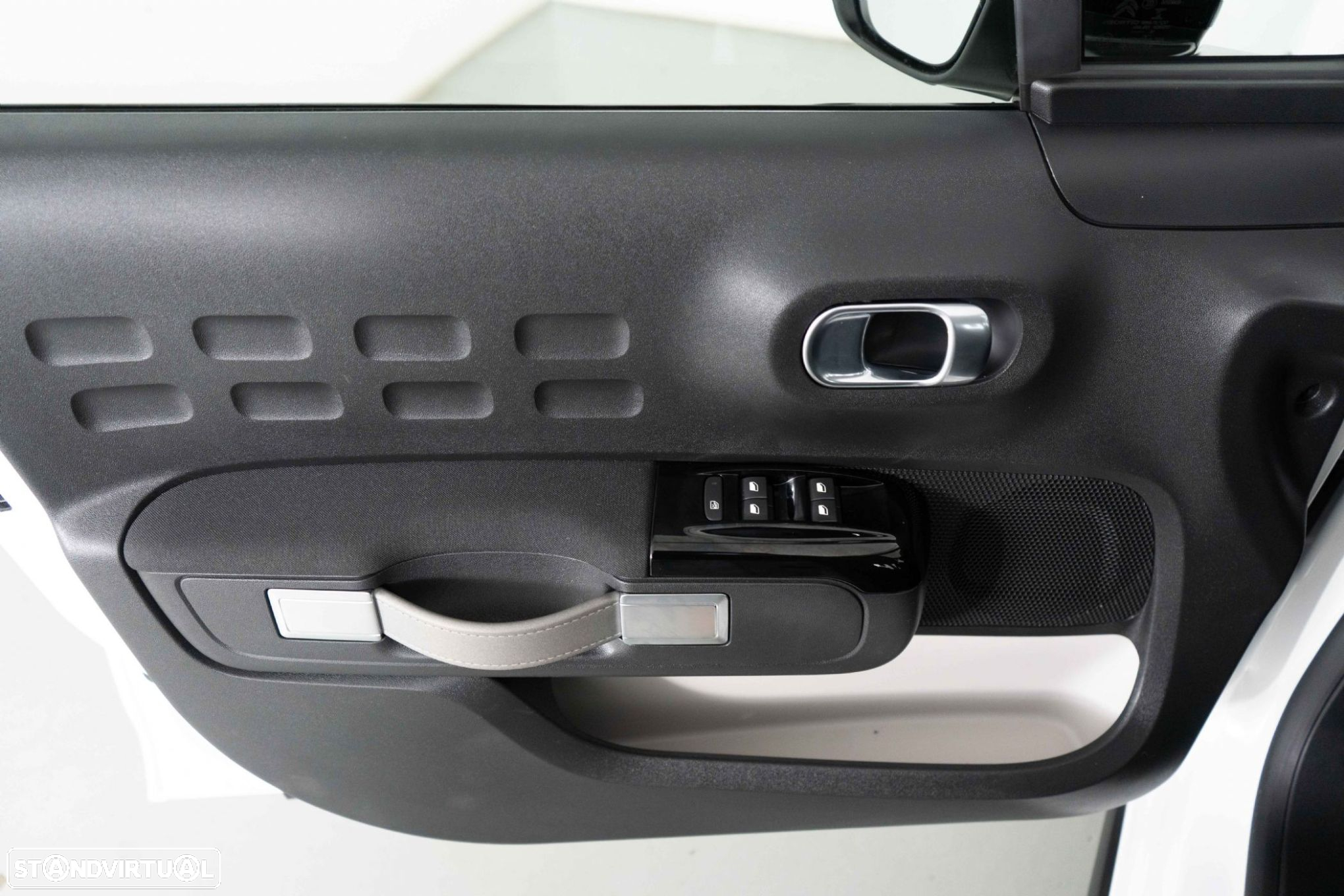 Citroën C3 1.2 PureTech Shine EAT6 - 19