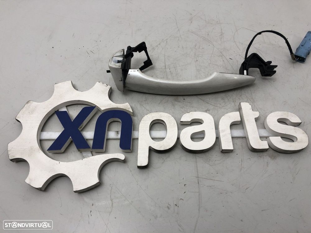 PUXADOR DA PORTA Frente Esq Branco Usado PEUGEOT 3008 SUV 1.6 BlueHDi 120 | 05.1... - 1