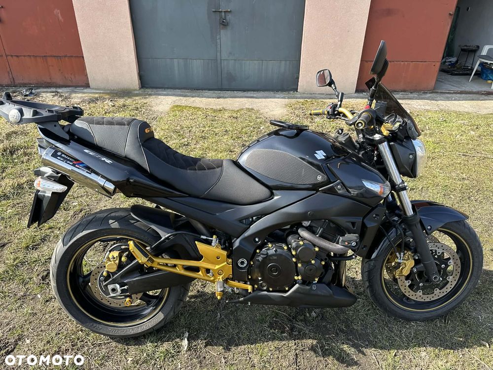 Suzuki GSR - 1