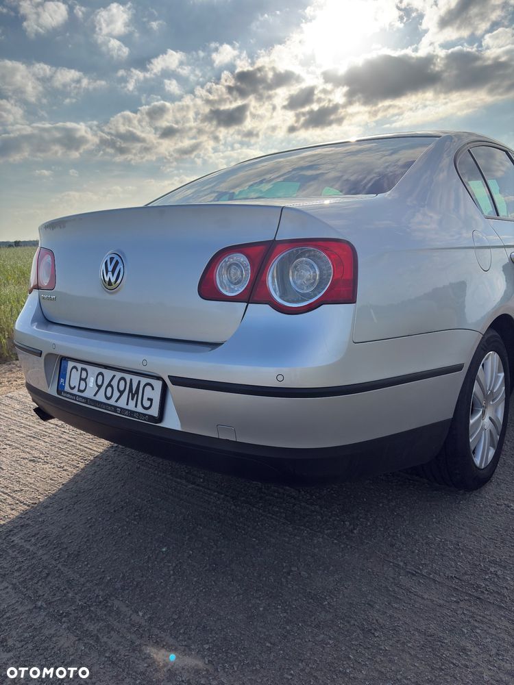 Volkswagen Passat 1.6 Comfortline - 33