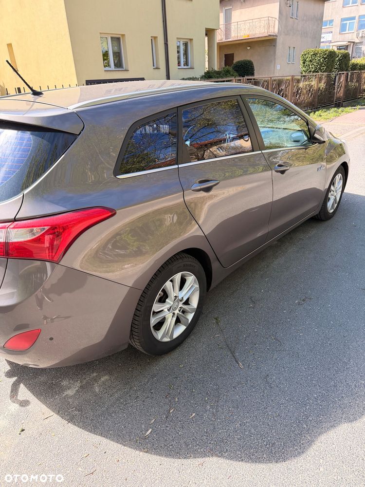 Hyundai i30 blue Kombi 1.6 CRDi Style - 4