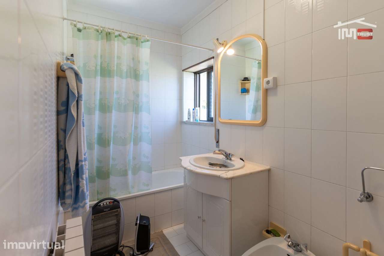 APARTAMENTO T3 COM ELEVADOR GARAGEM E ARRECADAÇÃO A 500 M2 DO SANTU... - Grande imagem: 4/26