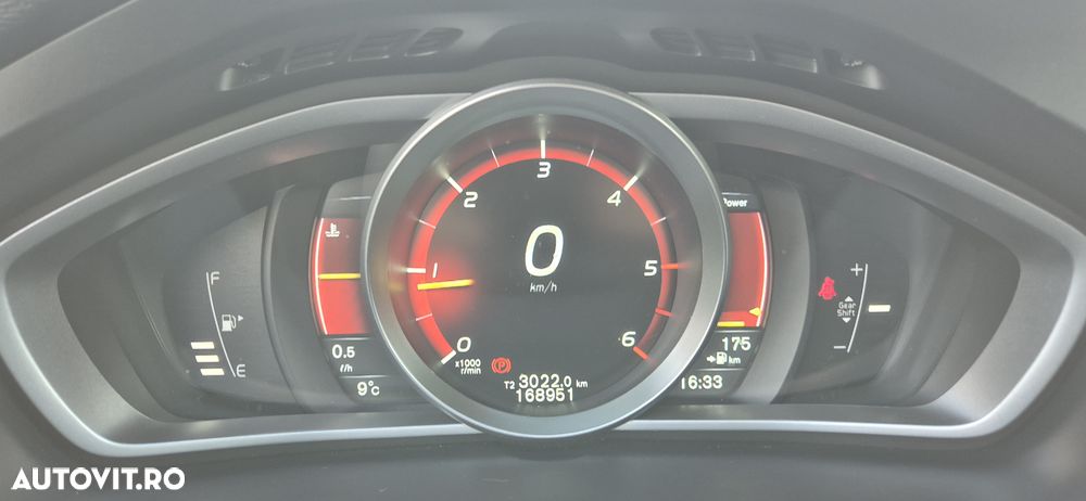 Volvo V40 D3 Momentum - 9