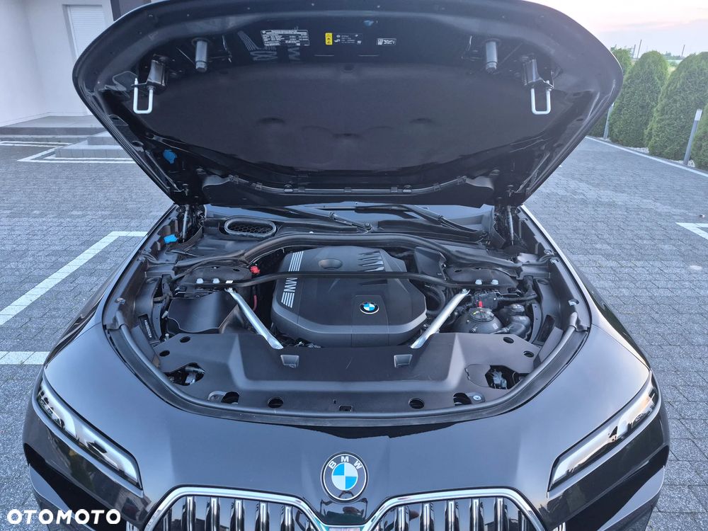 BMW Seria 7 740i - 26