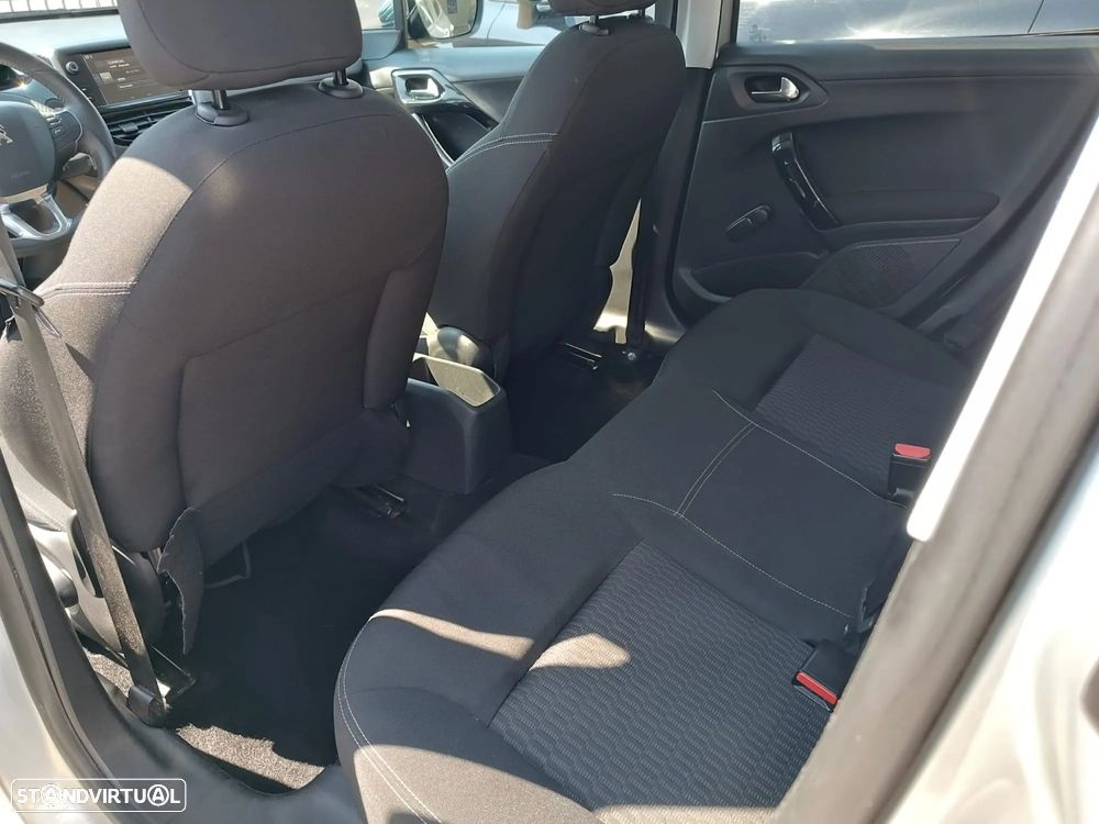 Peugeot 208 1.2 PureTech Style - 12