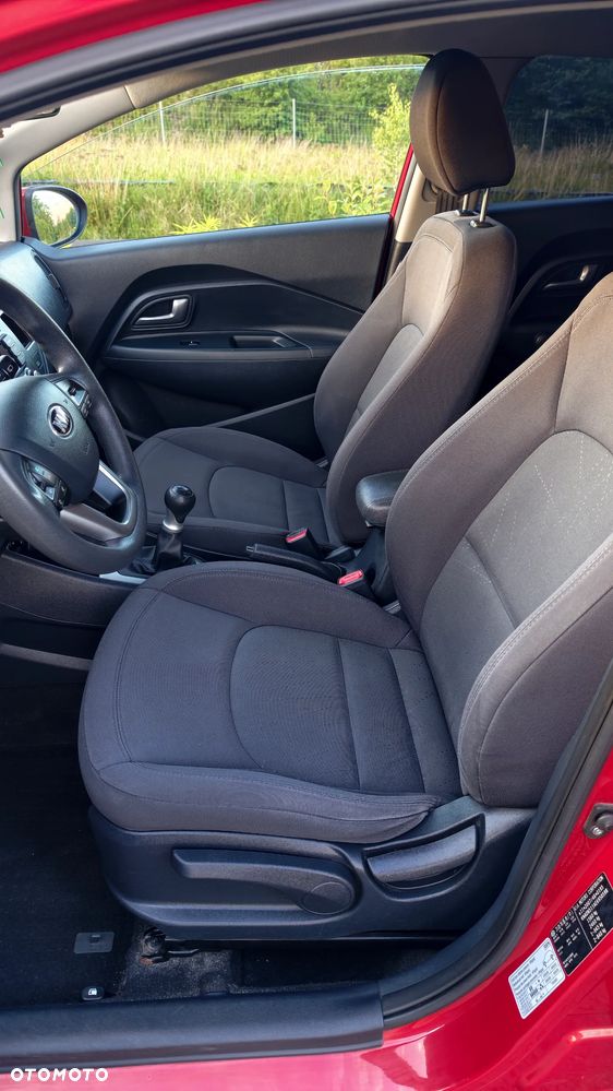 Kia Rio 1.2 L - 10