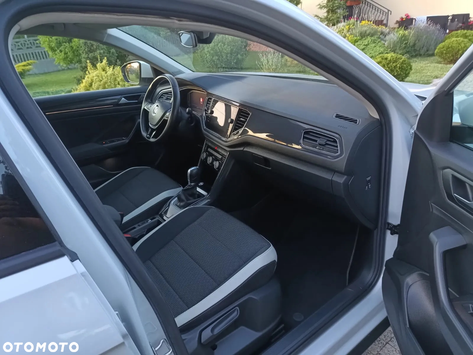 Volkswagen T-Roc - 8