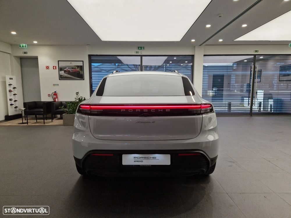 Porsche Macan Electric 4 - 5