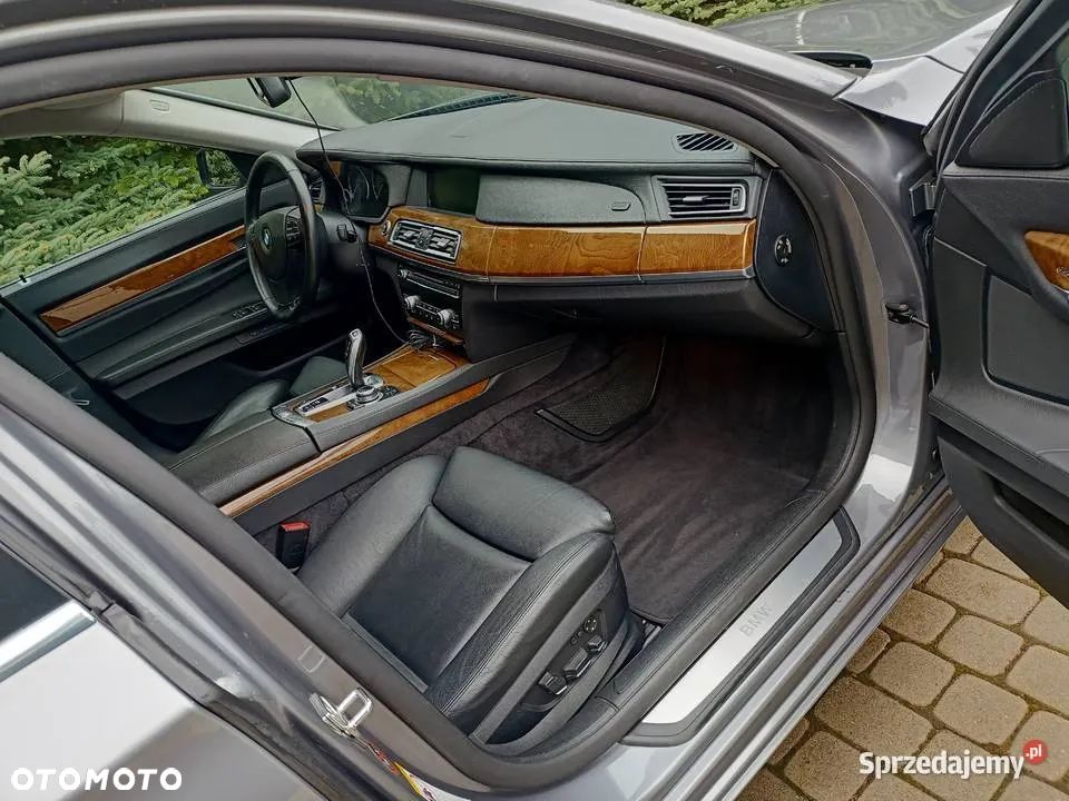 BMW Seria 7 740i - 4