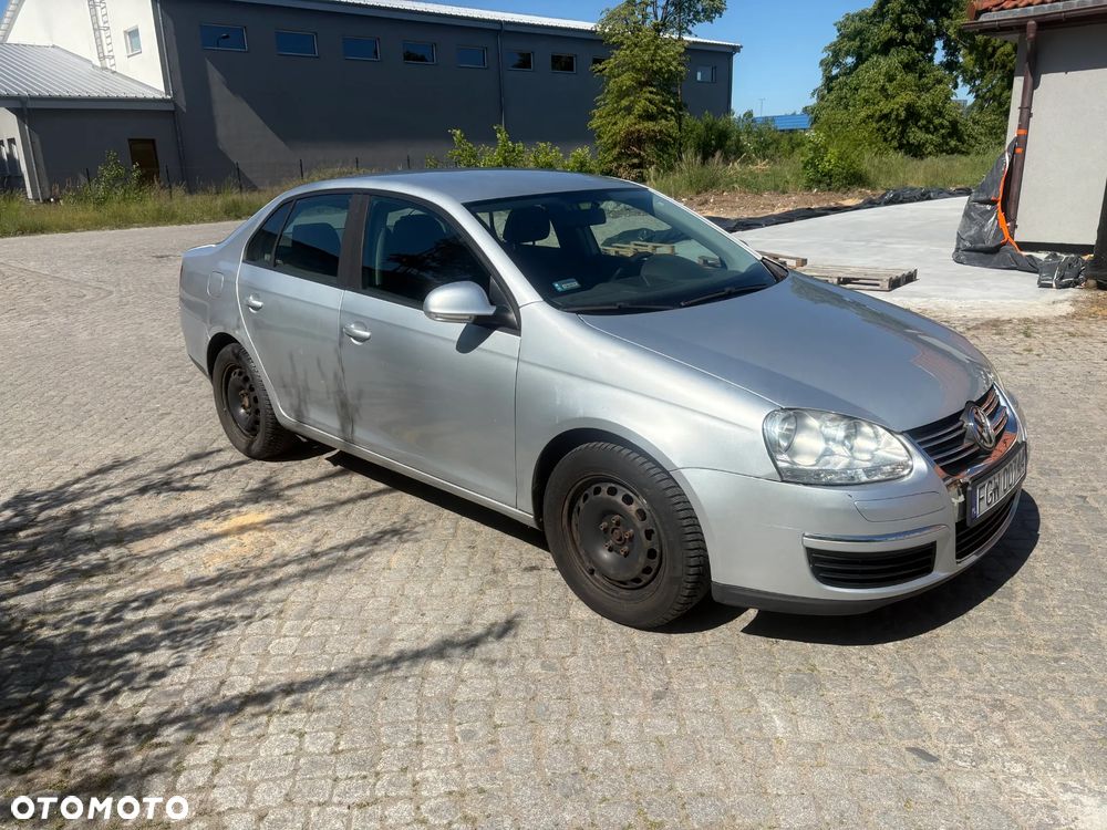 Volkswagen Jetta 1.6 Comfortline - 5