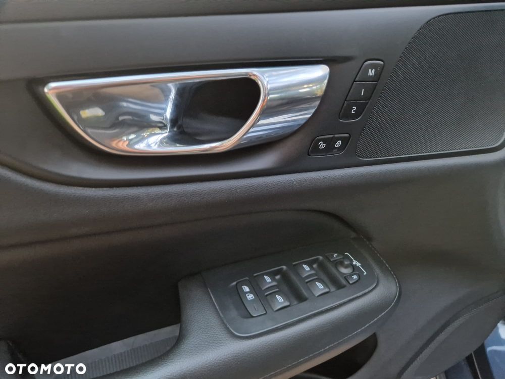 Volvo S60 T6 AWD Momentum Pro - 32