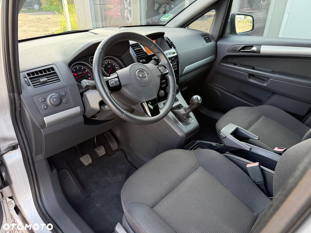 Opel Zafira 1.8 Cosmo - 25