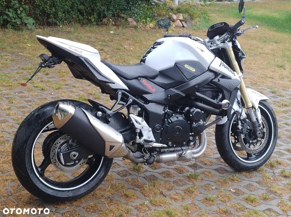 Suzuki GSR - 2