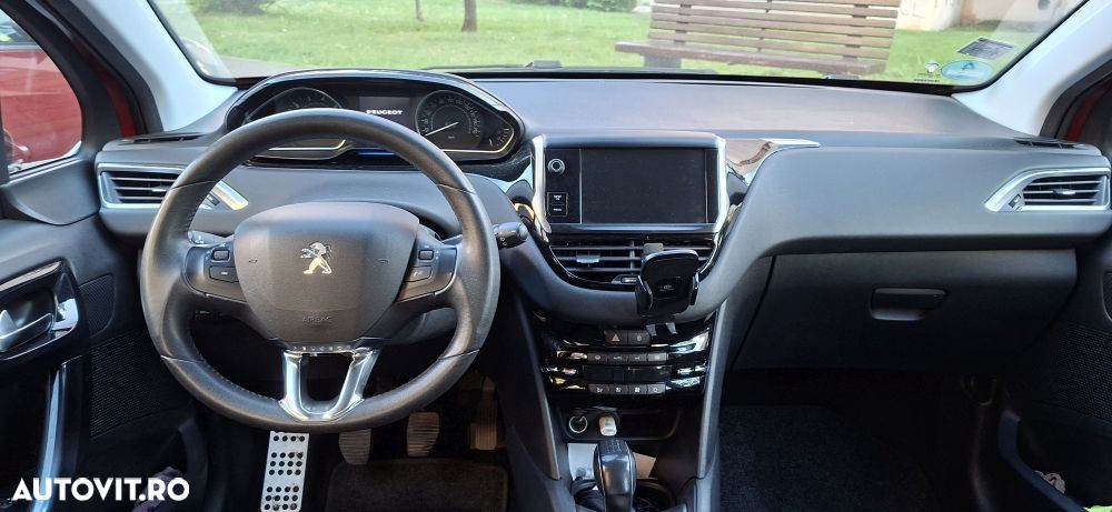 Peugeot 208 - 10