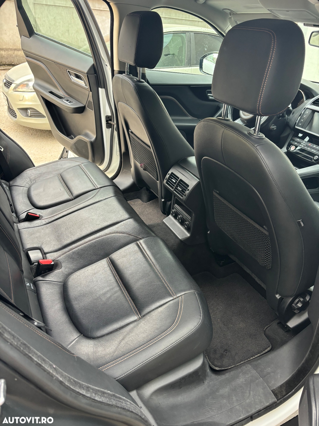 Jaguar F-Pace - 8