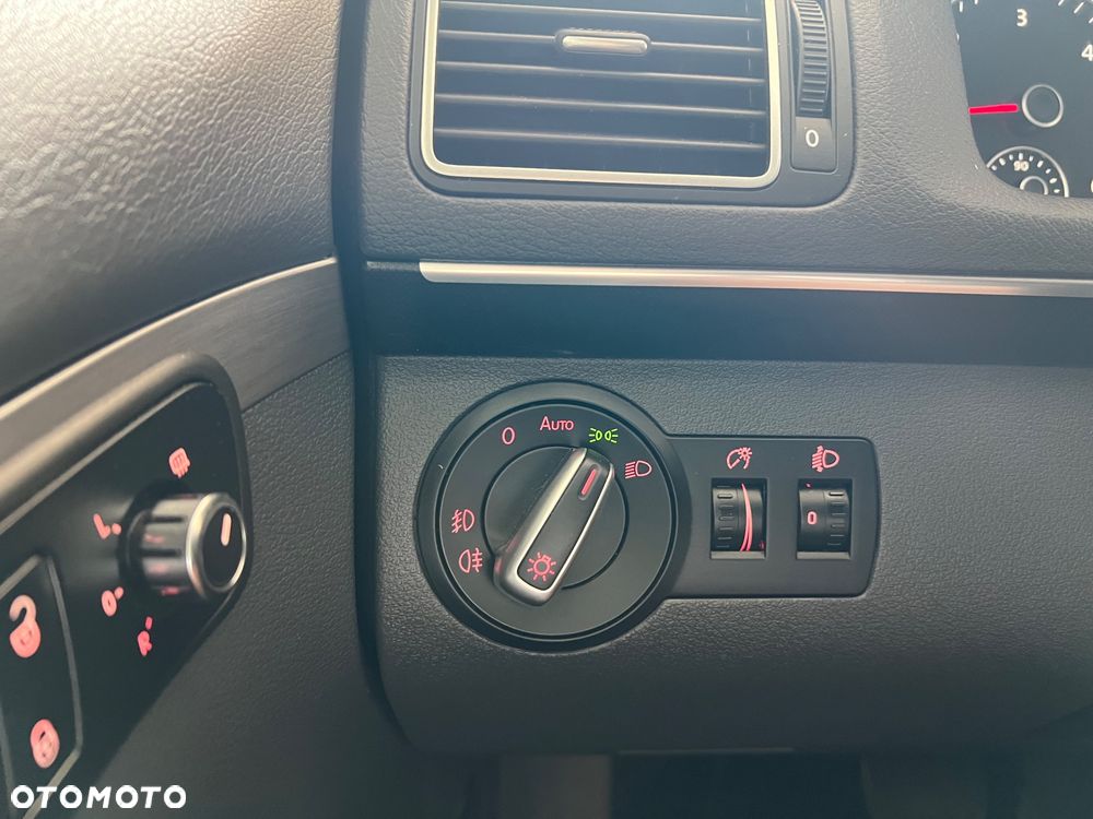 Volkswagen Touran 2.0 TDI DPF Comfortline DSG - 37