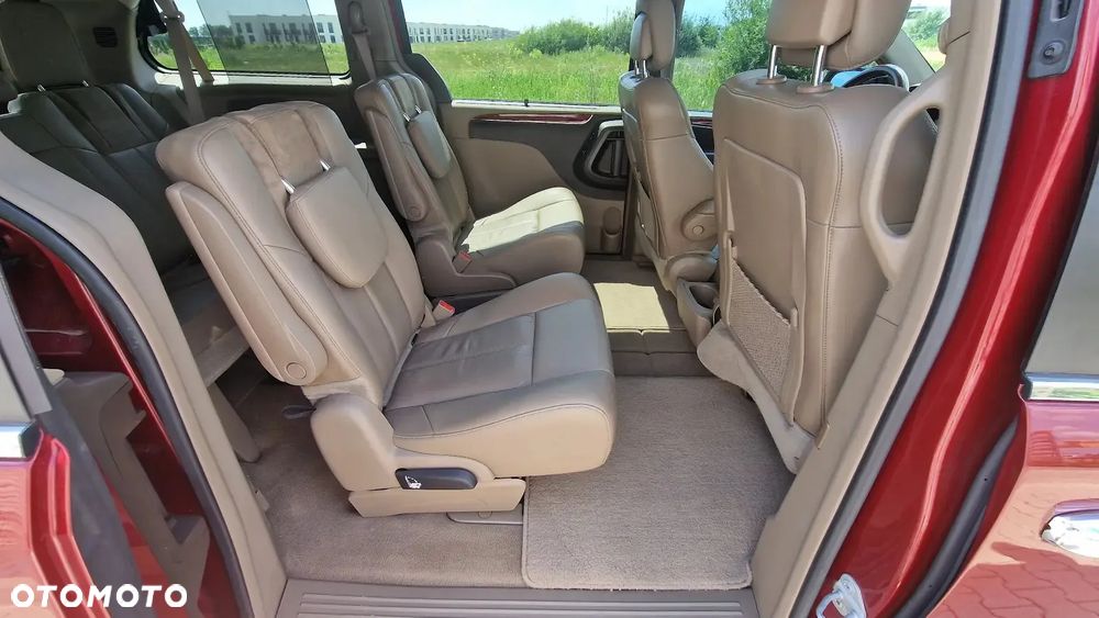 Chrysler Town & Country 3.6 Limited - 18