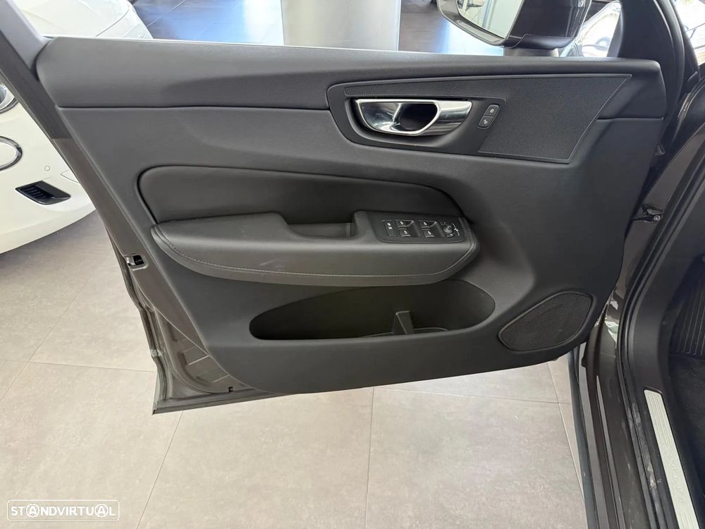 Volvo XC 60 2.0 B4 Core - 25