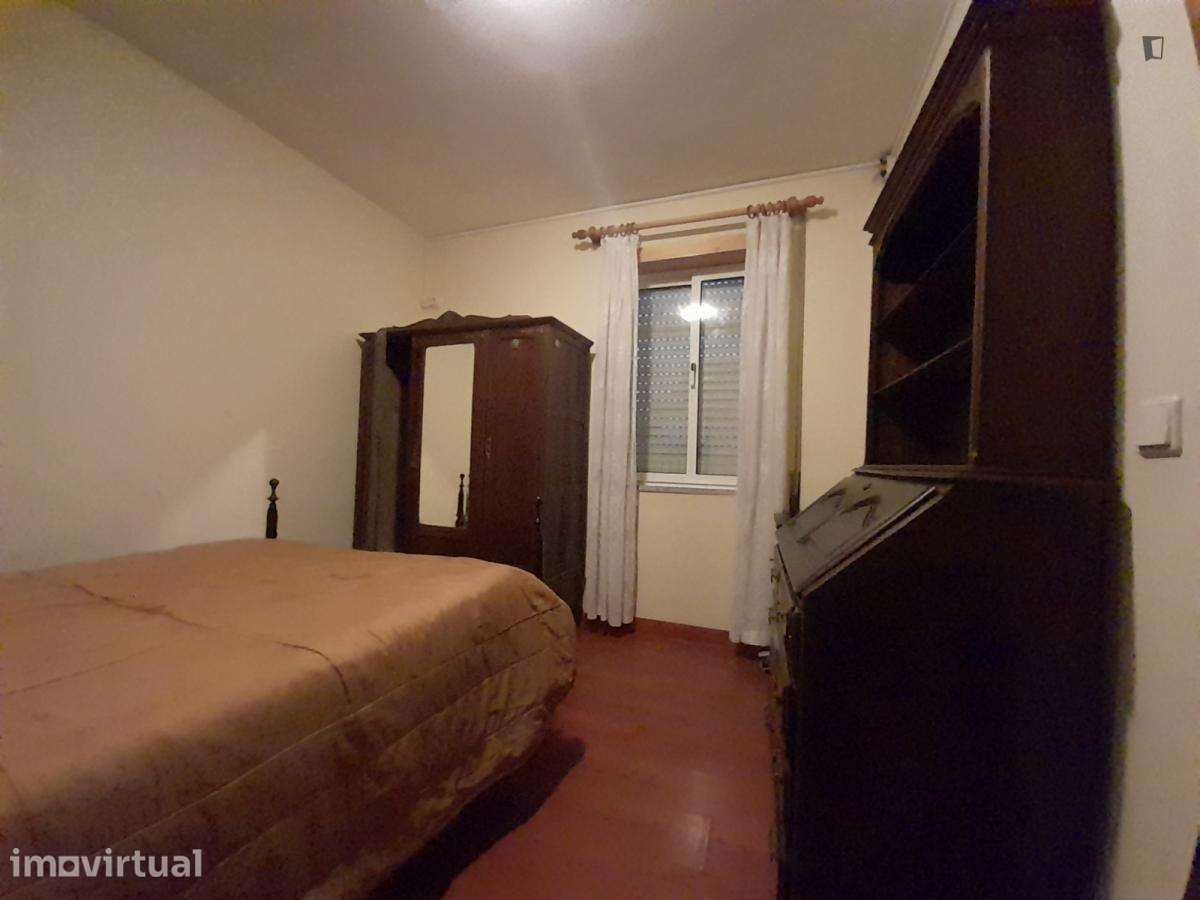 Quarto - localizado em Paranhos Porto - Grande imagem: 4/15