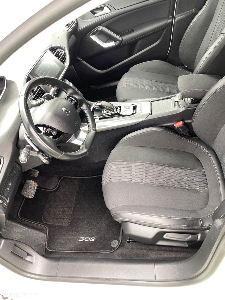 Peugeot 308 1.2 PureTech GPF GT S&S EAT8 - 11