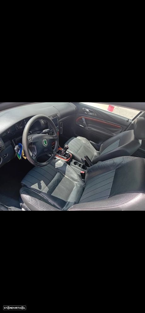Skoda Superb 2002 photo 2