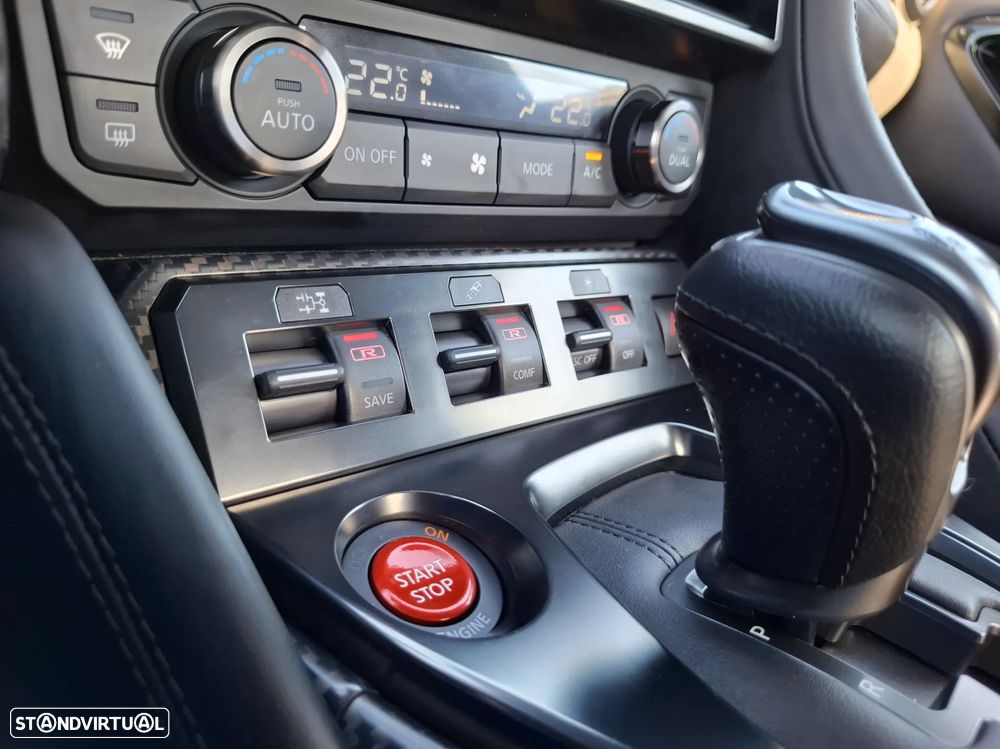 Nissan GT-R 3.8 V6 Black Edition - 24