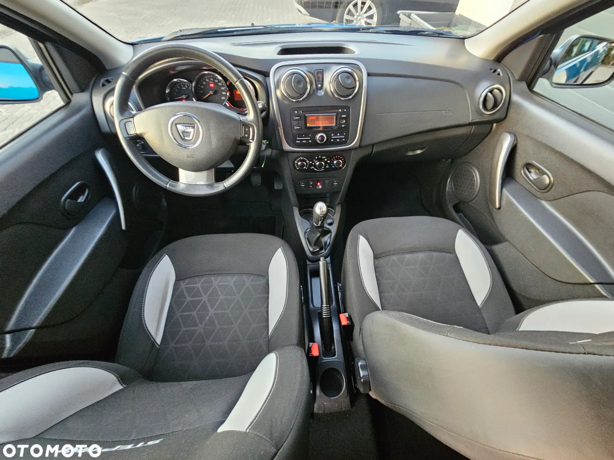 Dacia Sandero TCe 90 S&S Celebration - 8