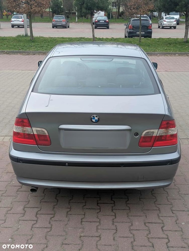 BMW Seria 3 318i - 8