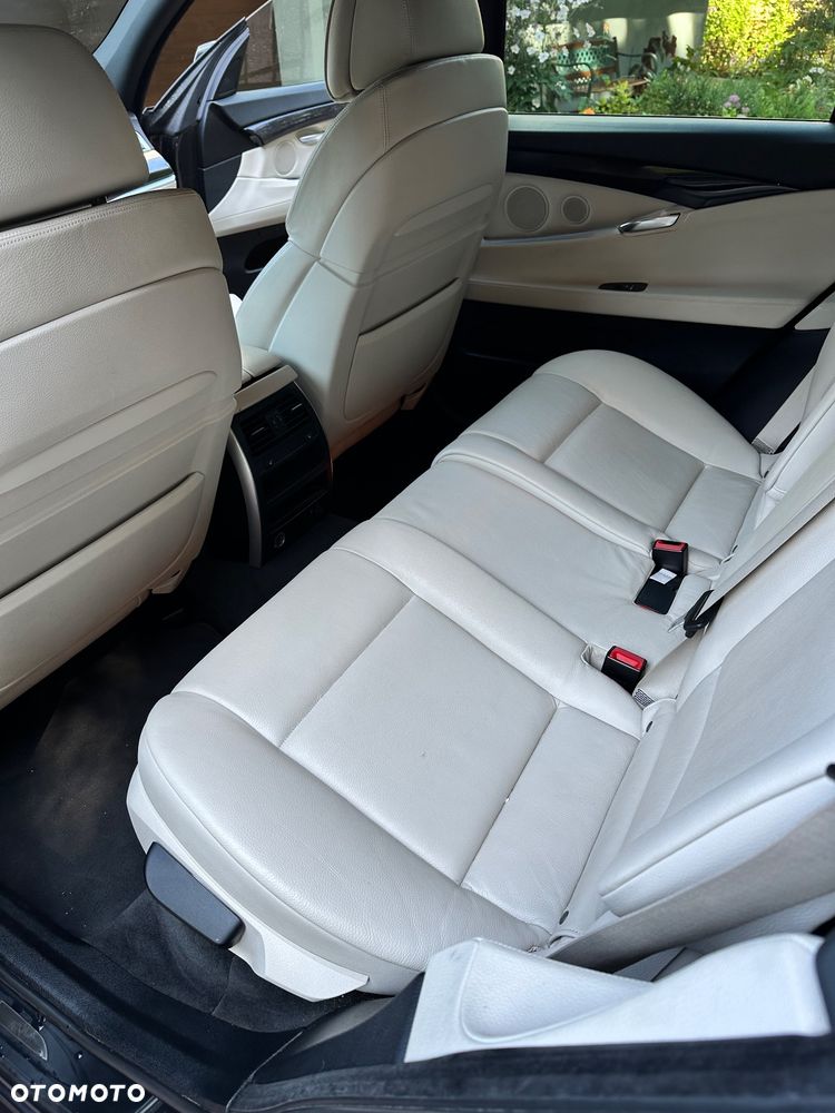 BMW 5GT - 12